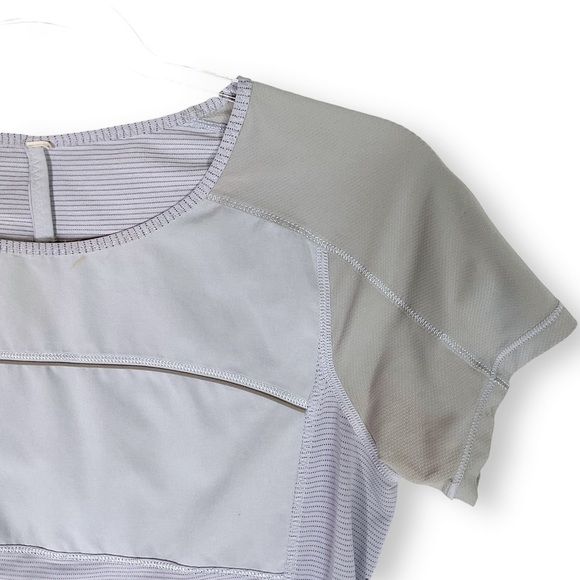 Lululemon Womens Run Fast Track Shirt Short Sleeve Vented Sz 4 Lilac - Picture 4 of 9